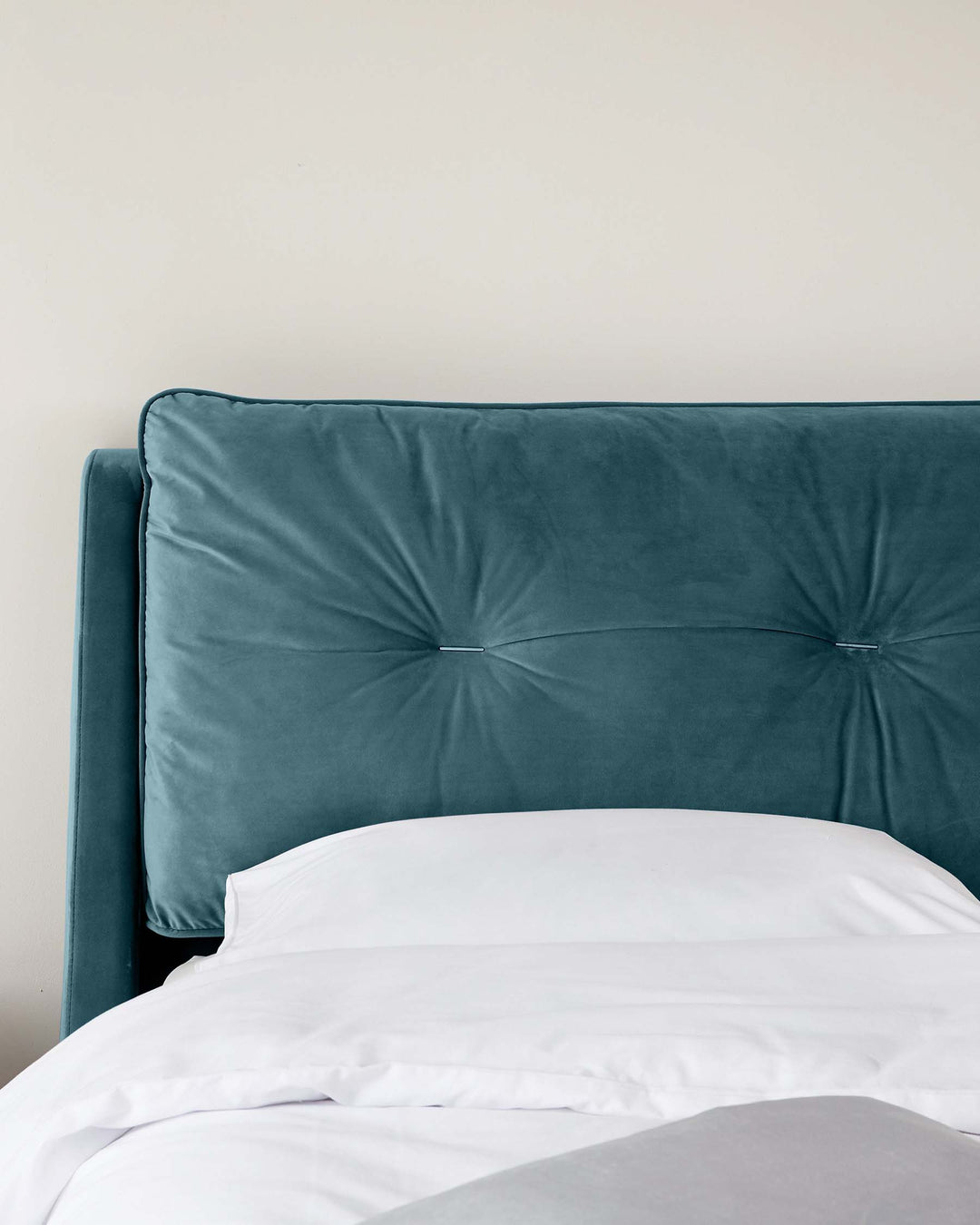 Bottle-Green luxurious bed with hydraulic storage