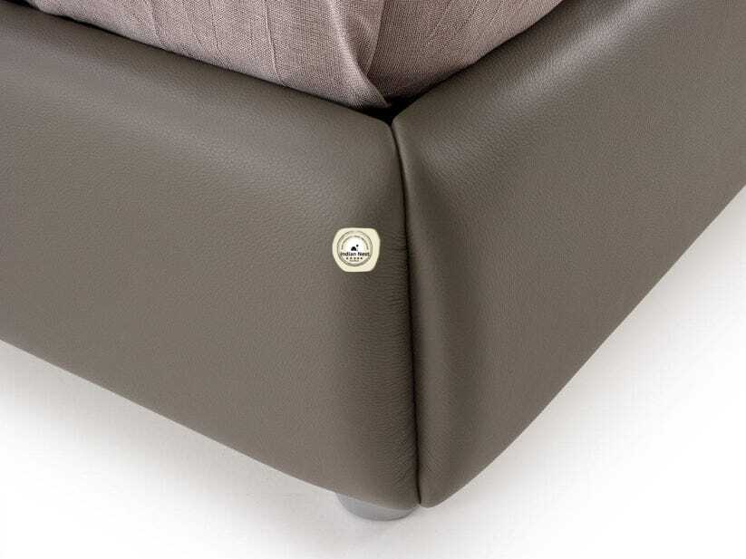 Glasgow Upholstered Tufting Bed