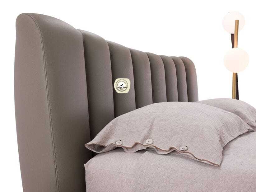 Glasgow Upholstered Tufting Bed