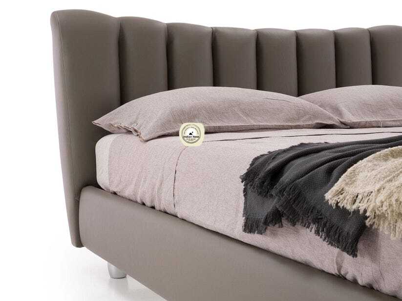 Glasgow Upholstered Tufting Bed
