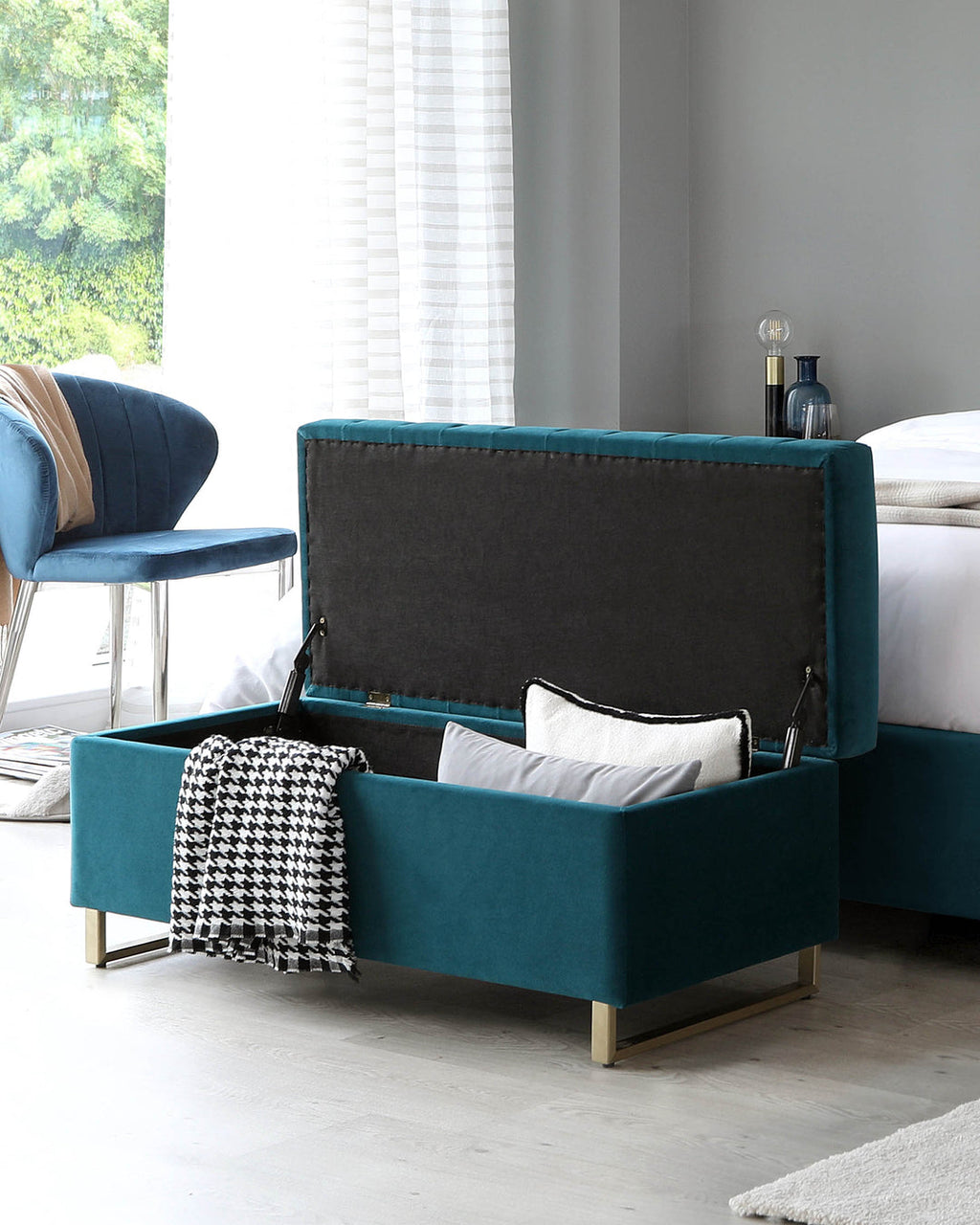 Lavish Ottoman With Storage For Living Room